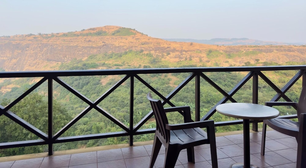 The Upper Deck Resort 30/50