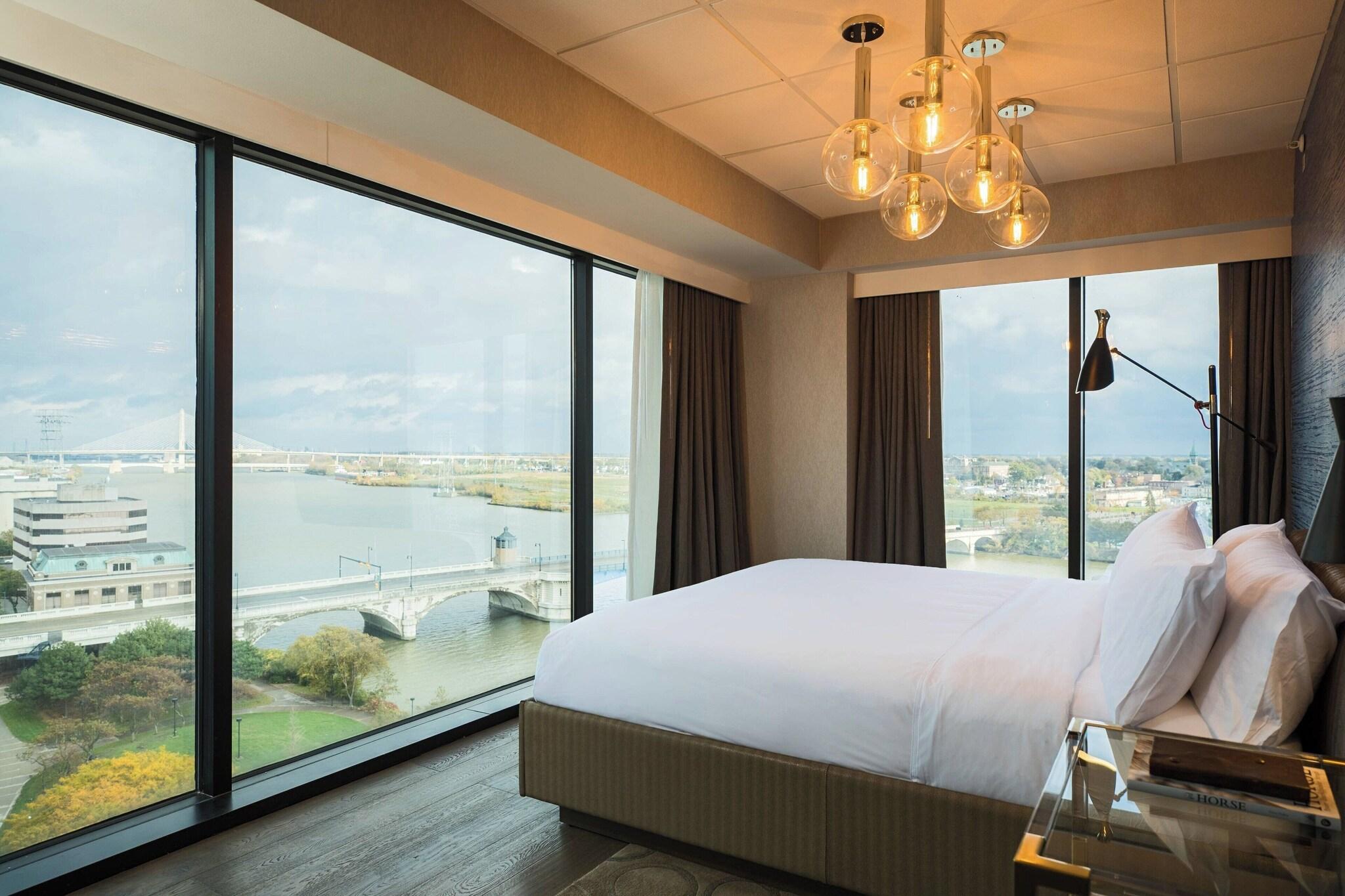 Suite, King Bed