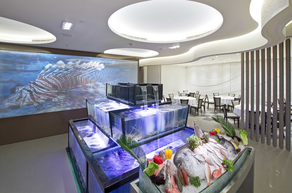 CHECK inn SELECT Taichung Dadun 11/48