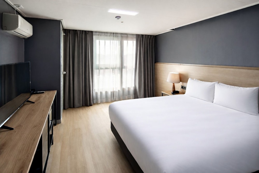 Signature, Heritage, Superior, Double Bed