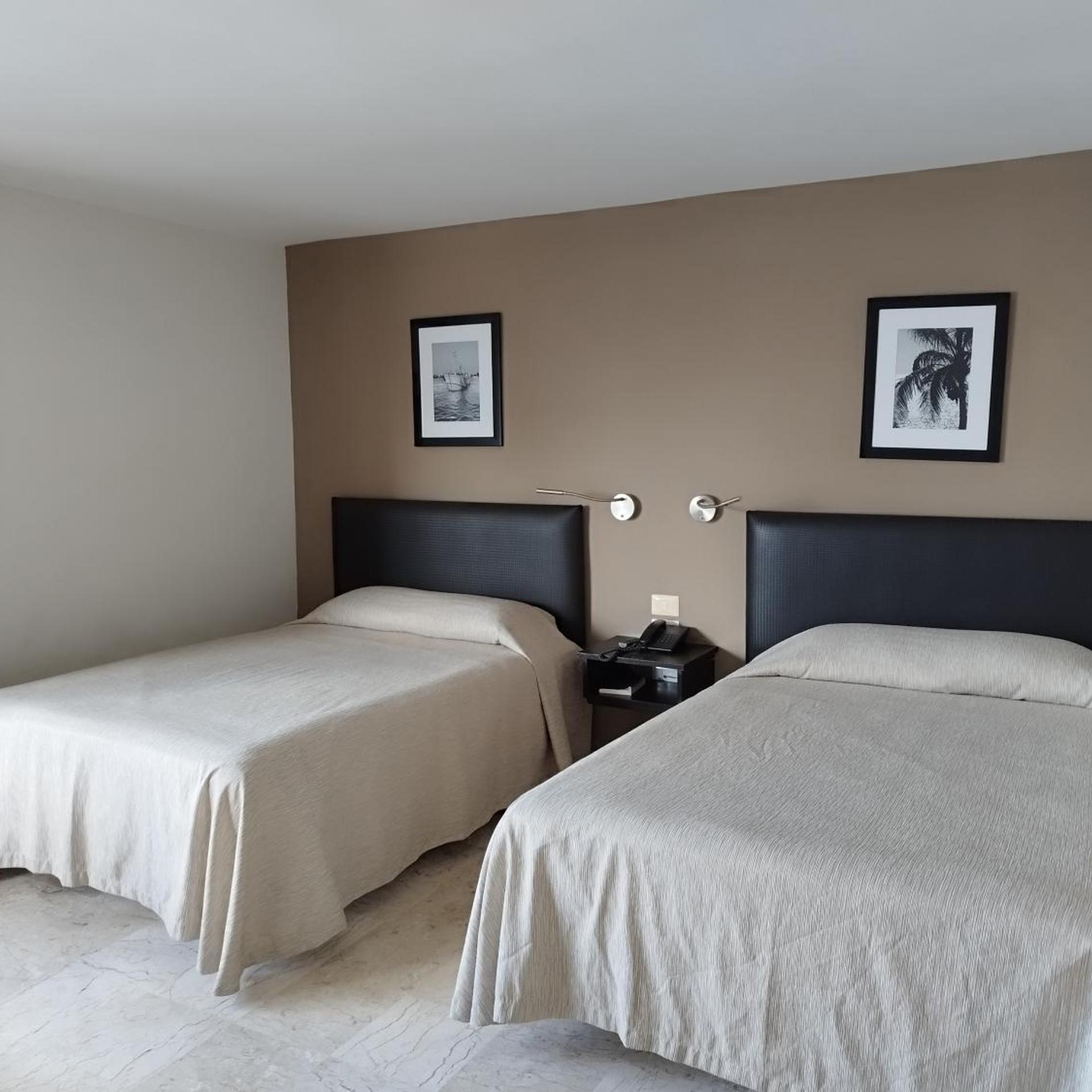 Room, Quadruple