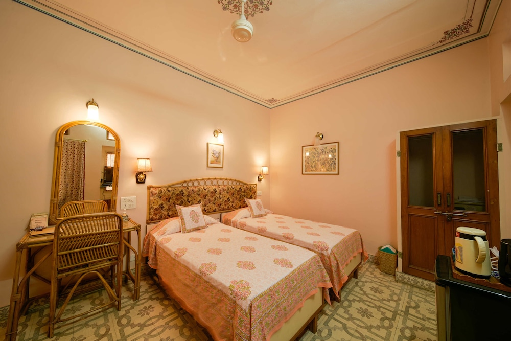 Hotel Arya Niwas 15/47