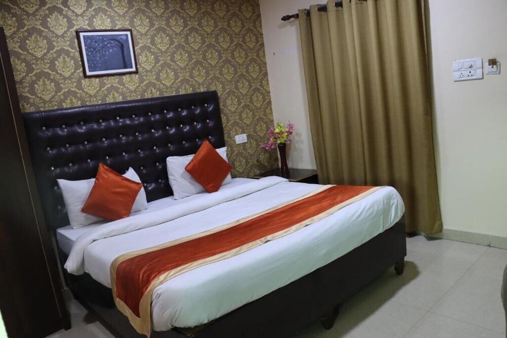 Hotel Sarweshwary 28/47