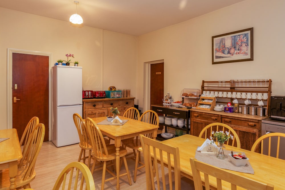 OYO Ricky Road Guest House - Budget 46/59