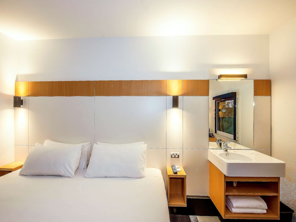 ibis budget Enfield 11/27