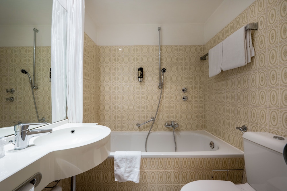 Hotel Arosa (Hotel Arosa Dusseldorf Oberkassel) 33/34