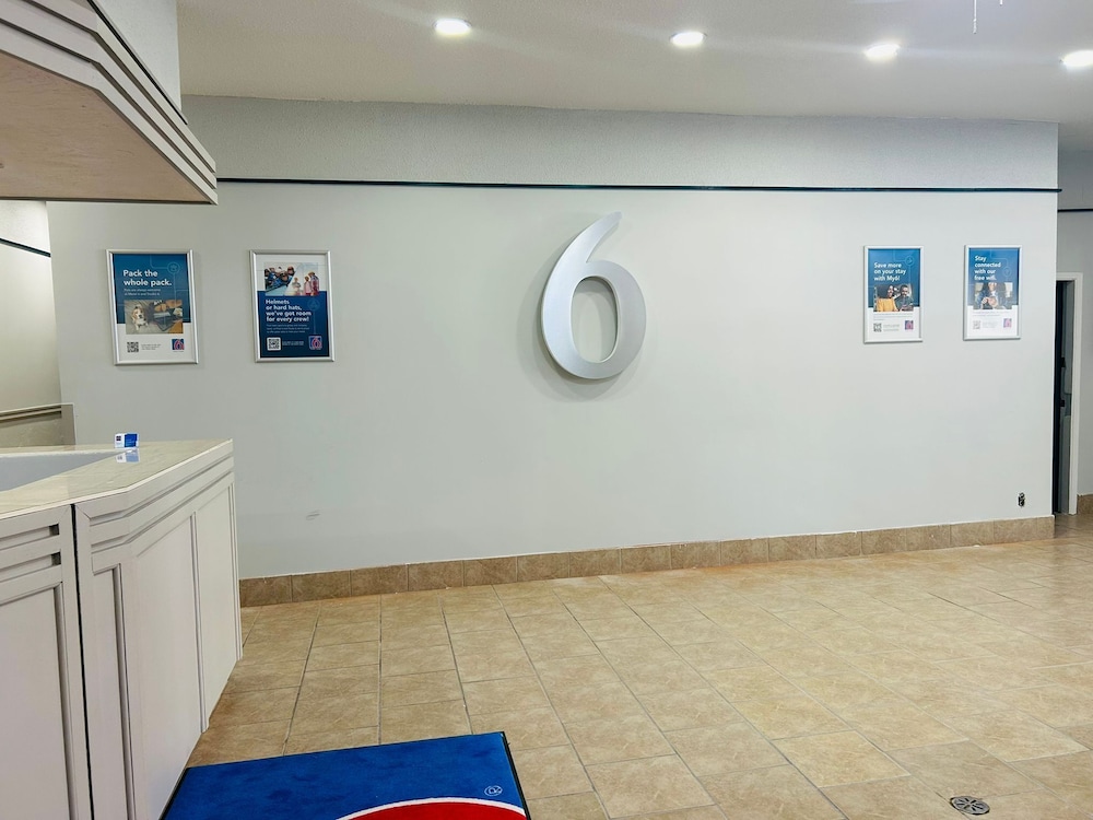 Motel6 Cornwall, On 8/57