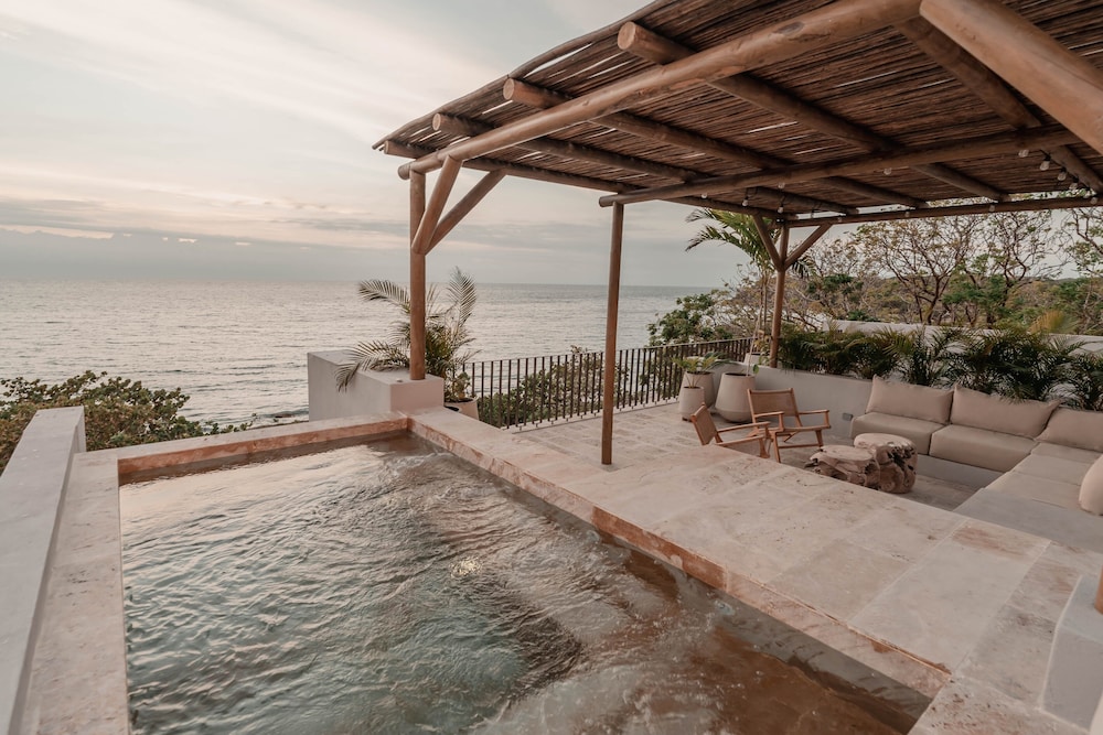 Makani Luxury Wanderlust 42/66