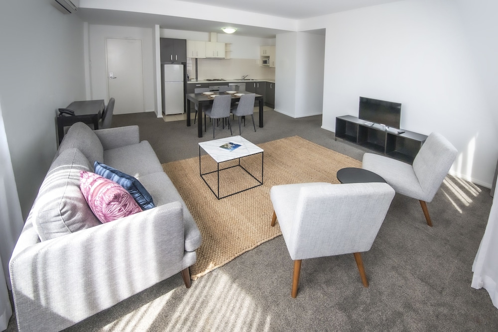 Mantra Wollongong 40/50