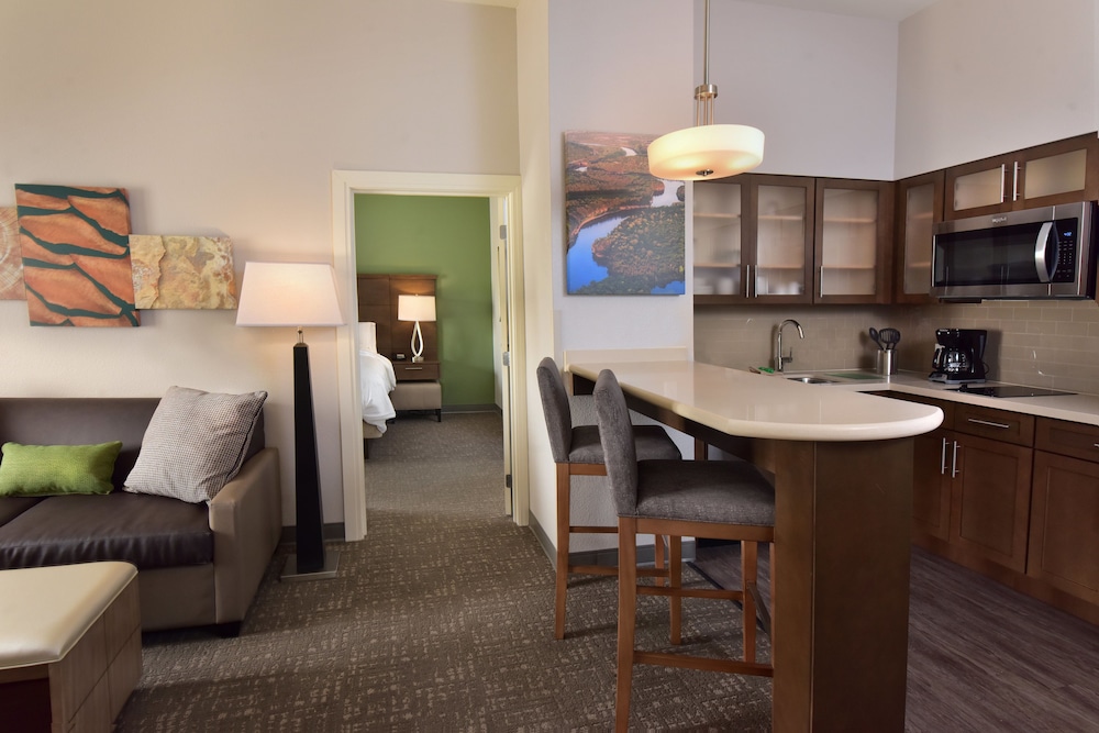 Staybridge Suites Wisconsin Dells - Lake Delton 47/58