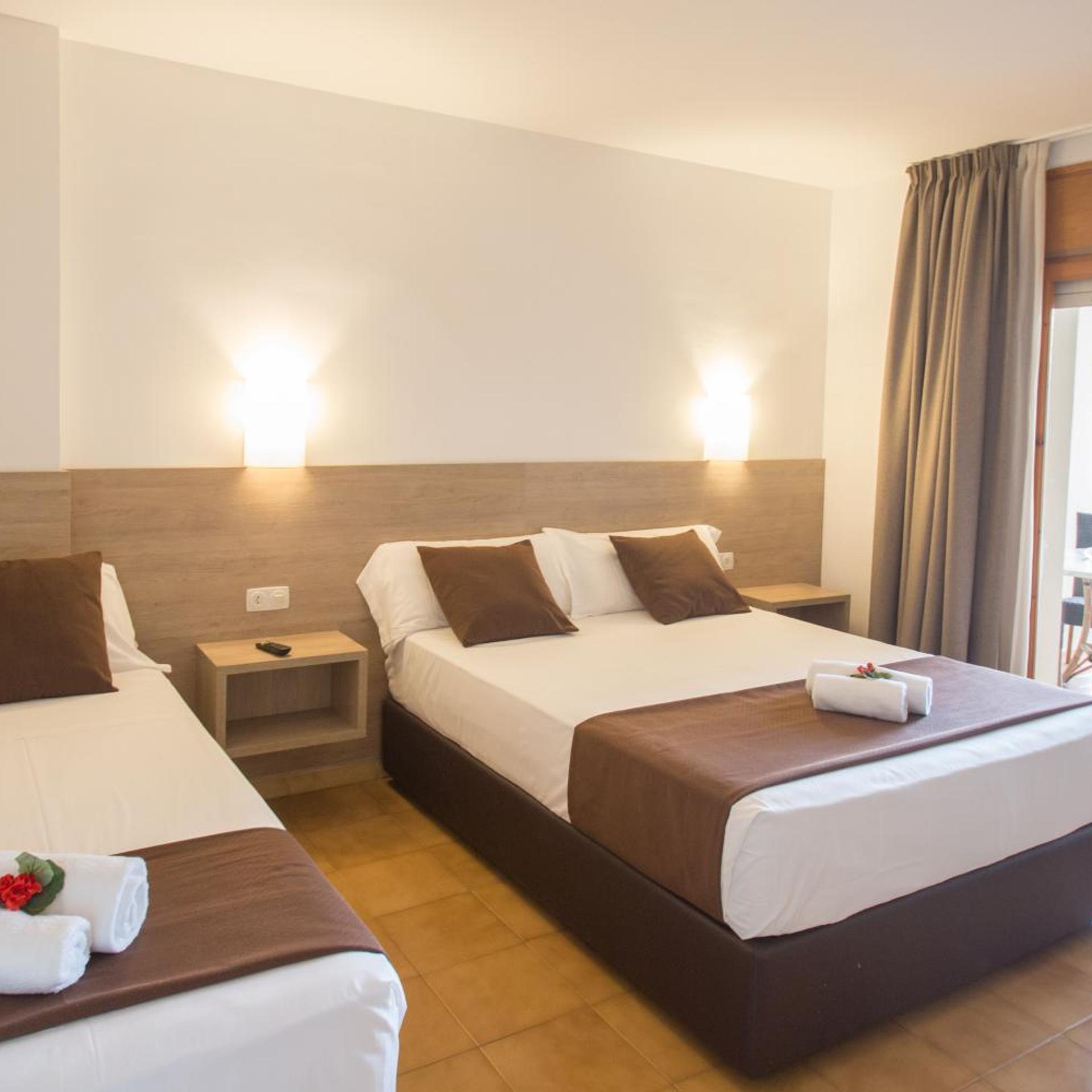 Room, Triple