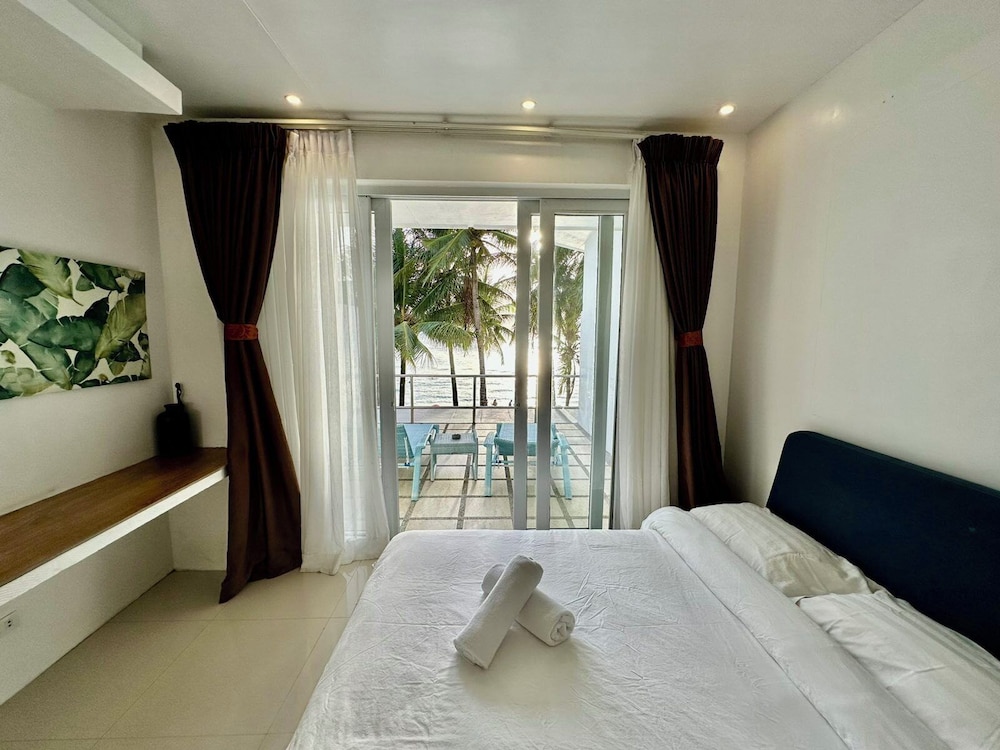 PREMIER, 2 QUEEN BEDS, SEA VIEW, BALCONY