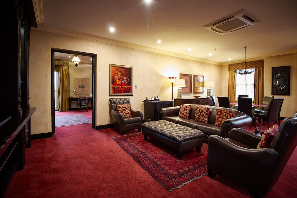 The Royal Elephant Hotel Conference Centre 30/50