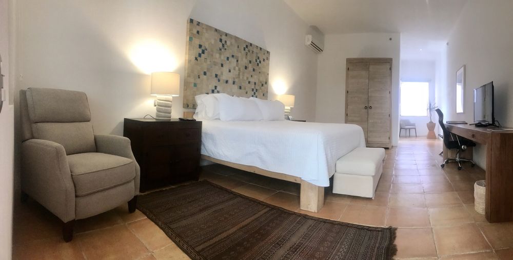 Deluxe, King Bed
