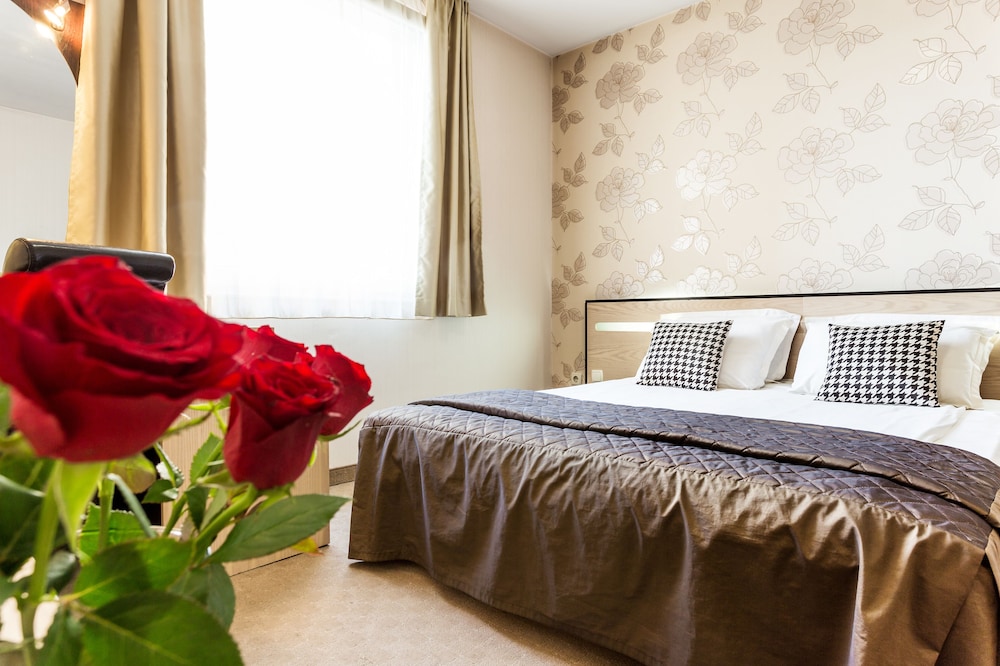 City Avenue Hotel 15/50
