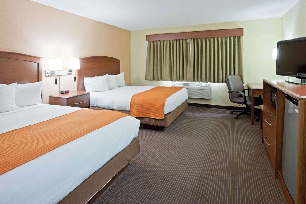 FAMILY SUITE, 2 QUEEN BEDS