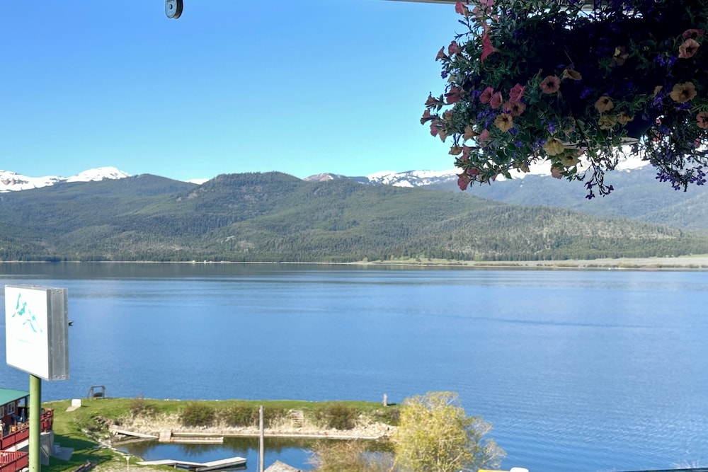 Lake View Suites Yellowstone 30/39