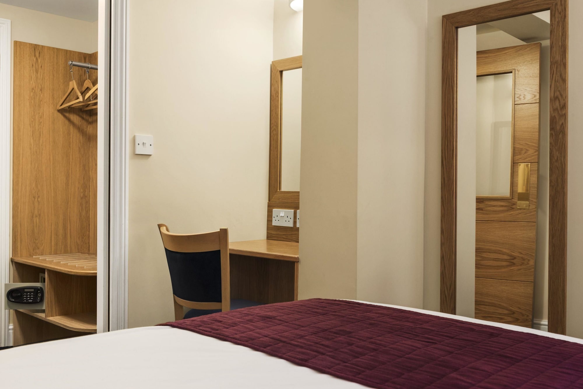 ROOM, SINGLE BED