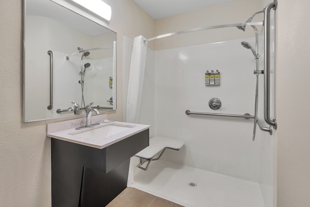 Candlewood Suites Huntersville Lake Norman Area 68/69