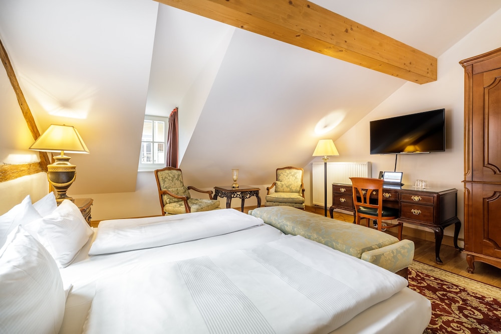 Bohemian Hotel 5/50
