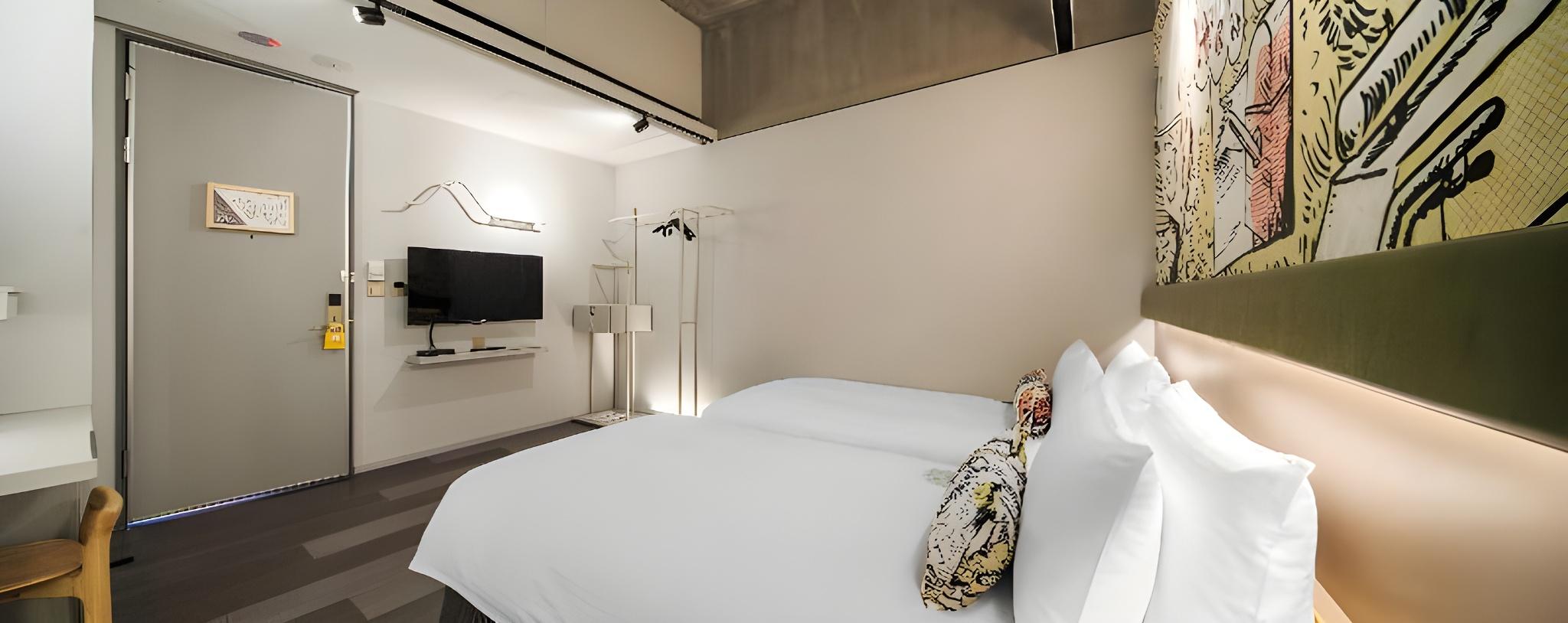 Room, Double Bed, No Window