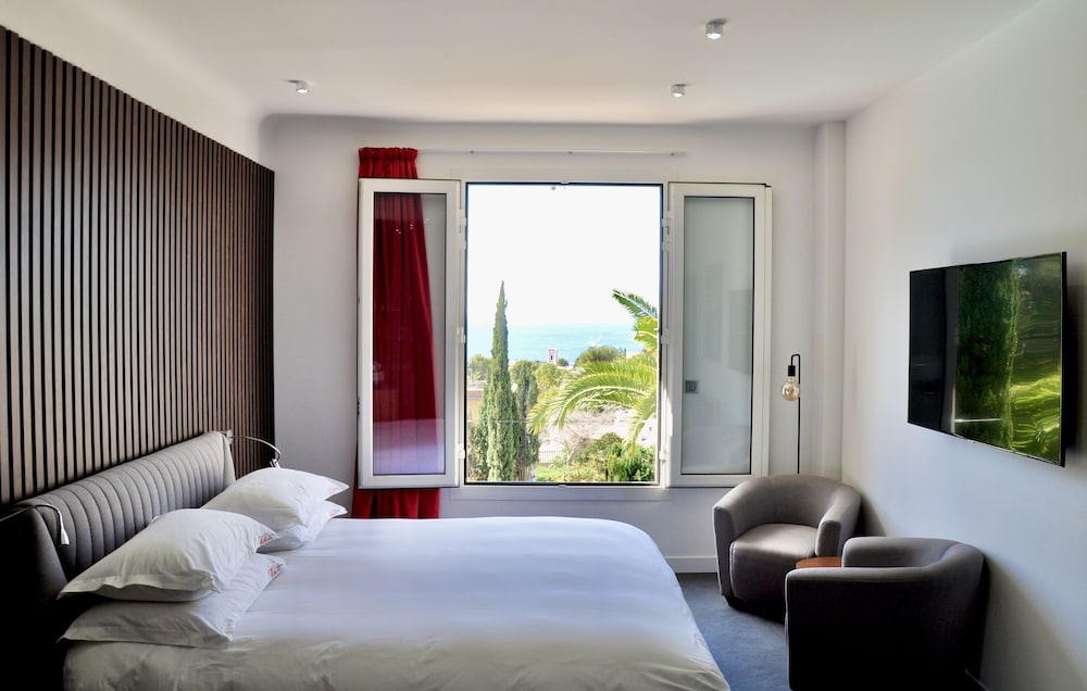 The Address Cassis 1/40