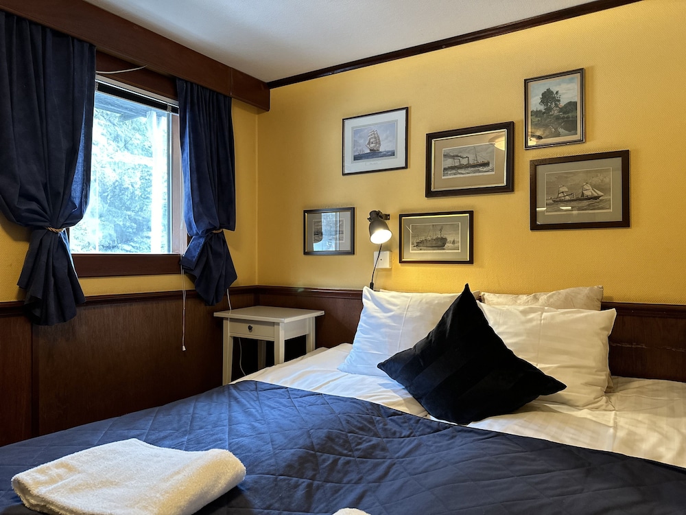 CABIN ON BOAT, STANDARD, DOUBLE BED, PRIVATE BATHROOM