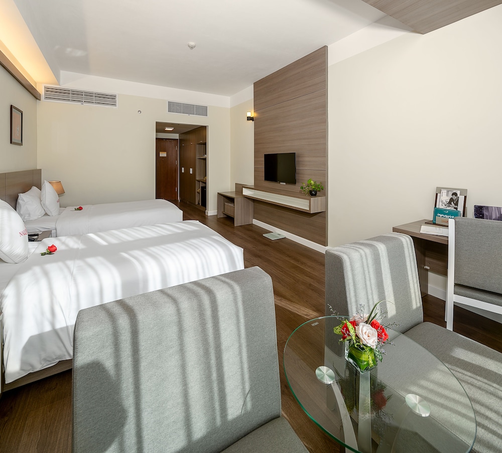 DELUXE, TWIN BEDS, CITY VIEW