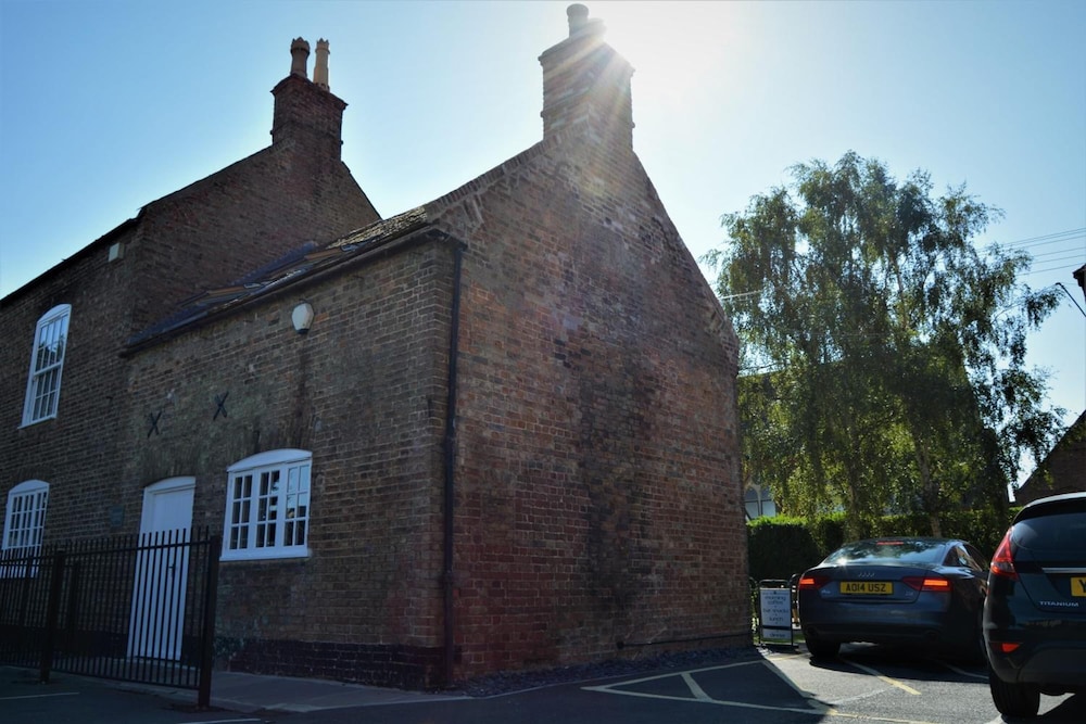 Oliver Cromwell Hotel 3/50