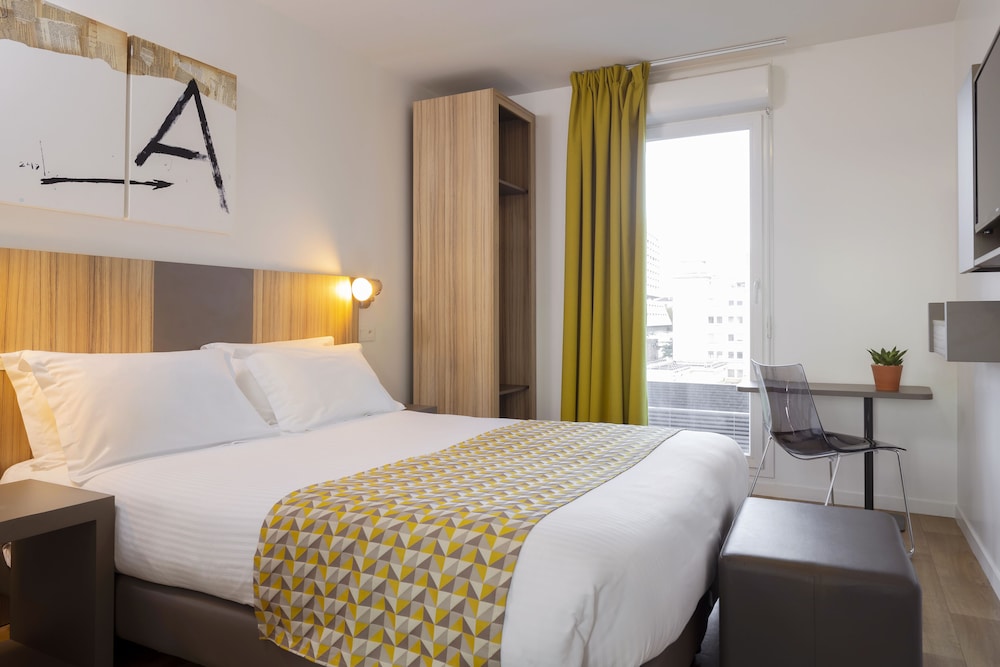 Hotel Lodge In Paris 13 18/50
