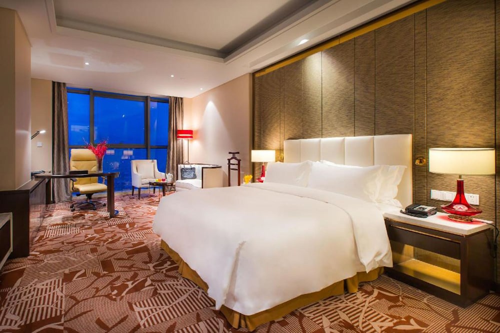 Business, King Bed, City View