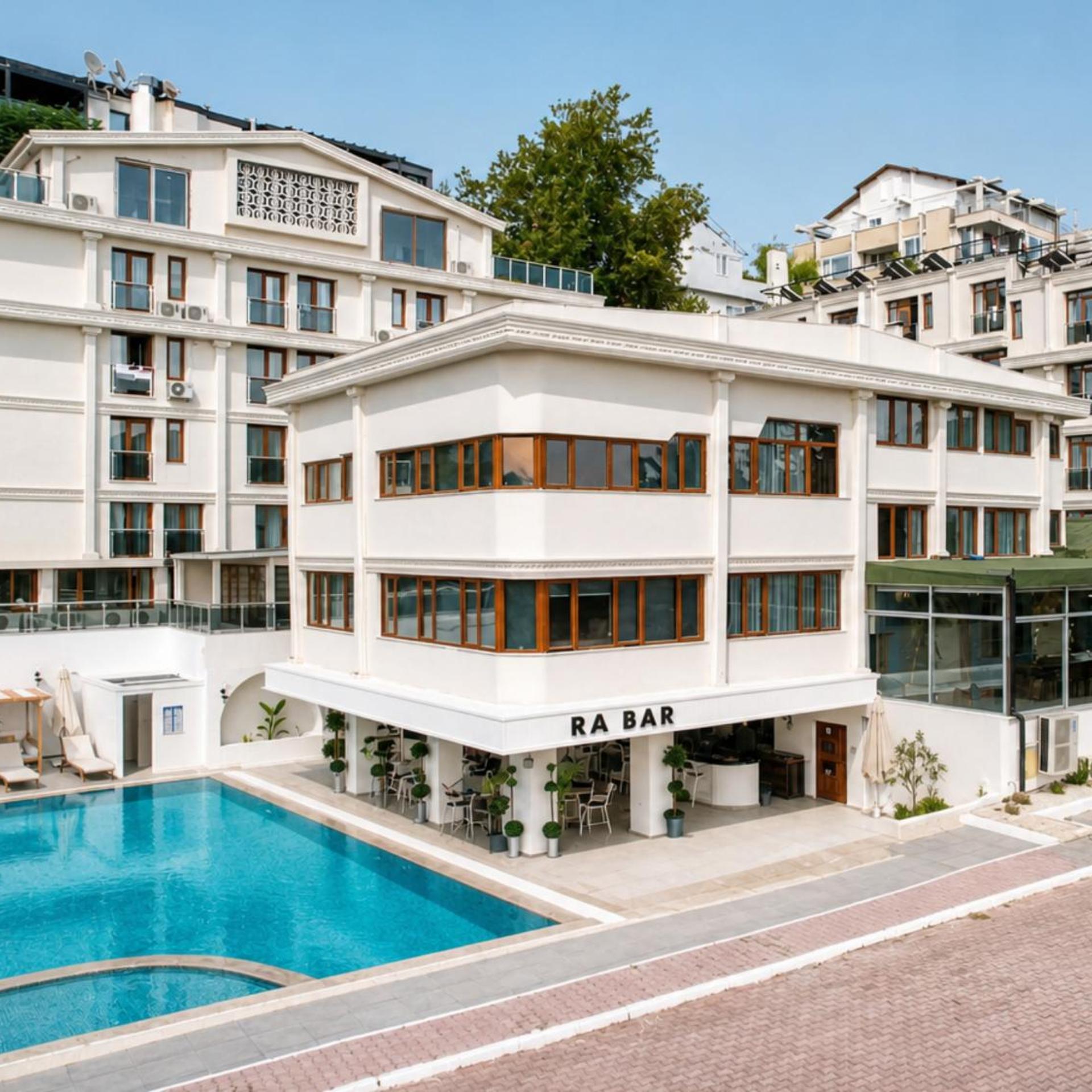 Qinn Hotels 2/50