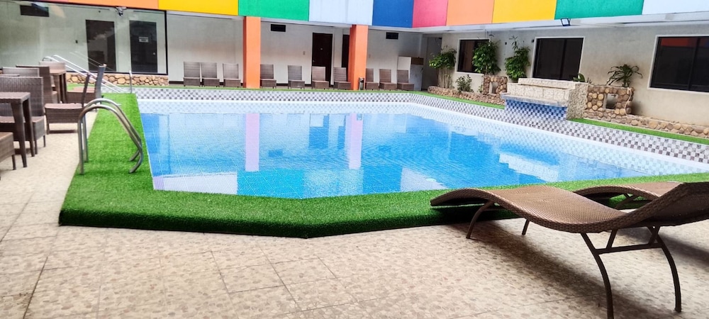 Fave Hotel Angeles City 30/37