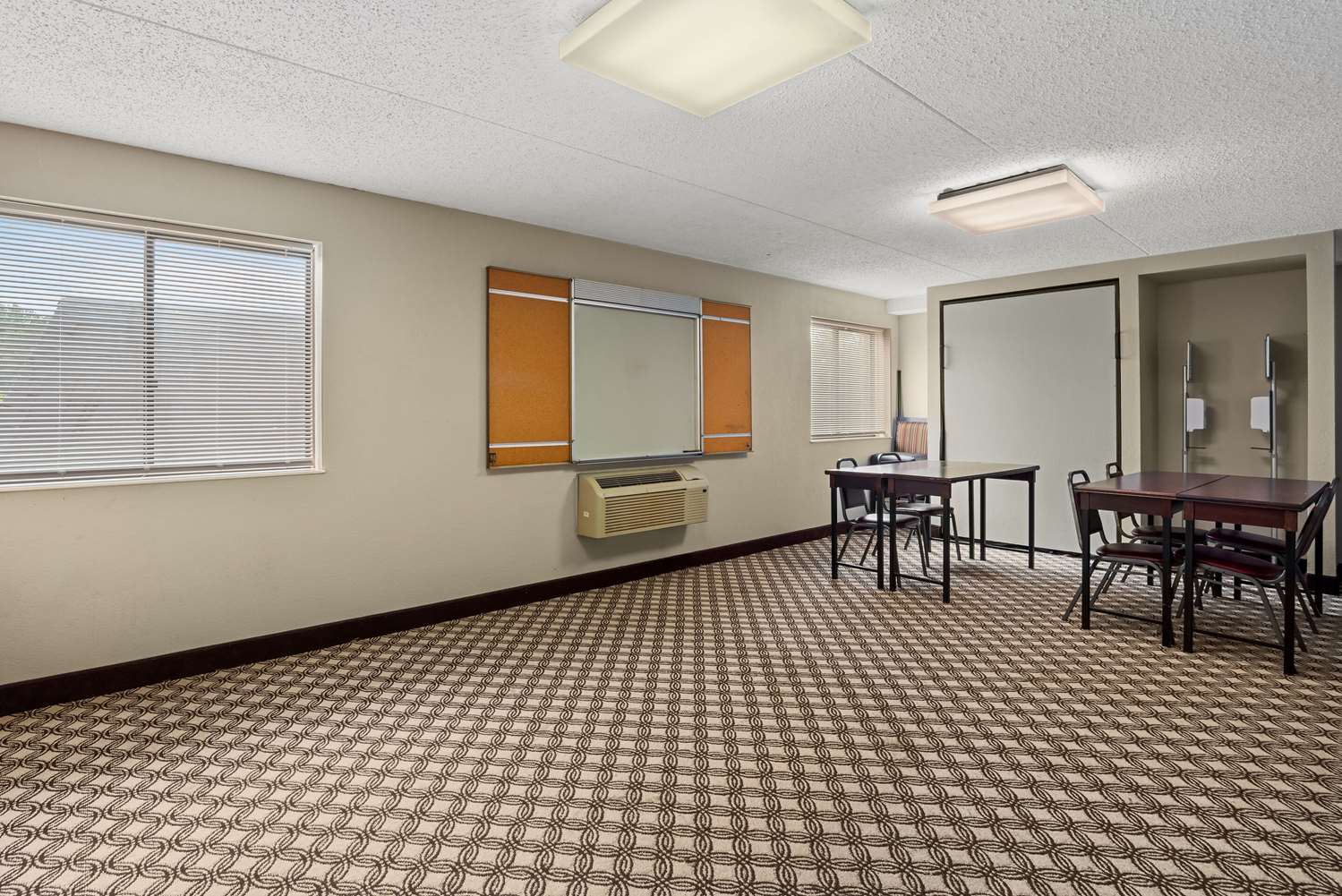 Suburban Studios Columbia Northwest 18/29