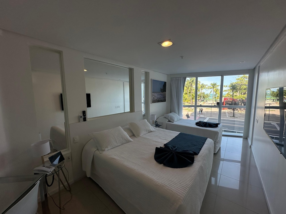 PREMIUM, TRIPLE, CITY VIEW