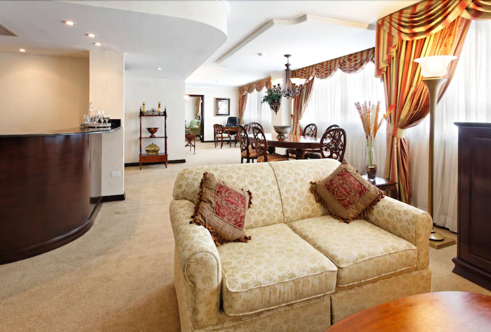 Crowne Plaza Panama 8/80