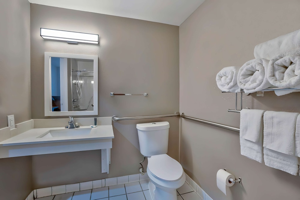 Motel6 Denison, TX 52/56