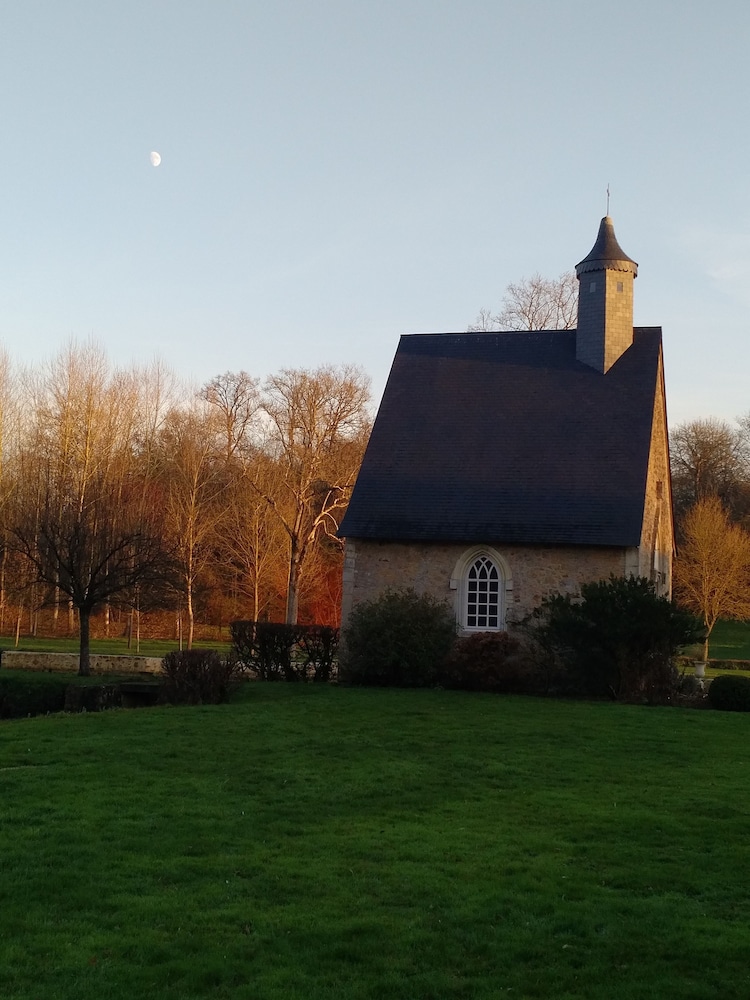 Chateau De Vauloge 27/30