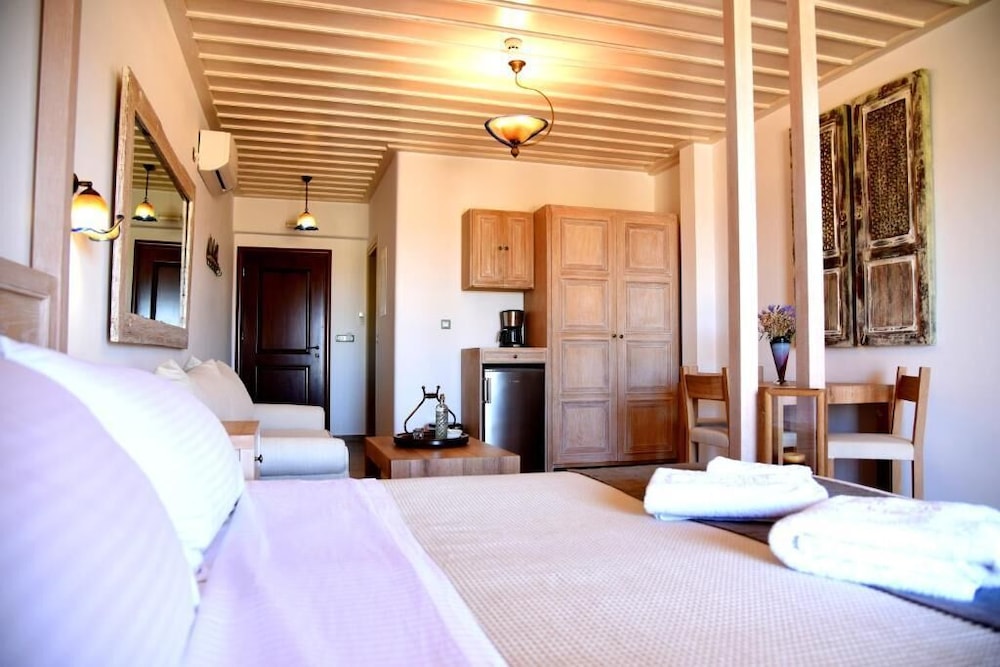 Messaria Hotel 17/63