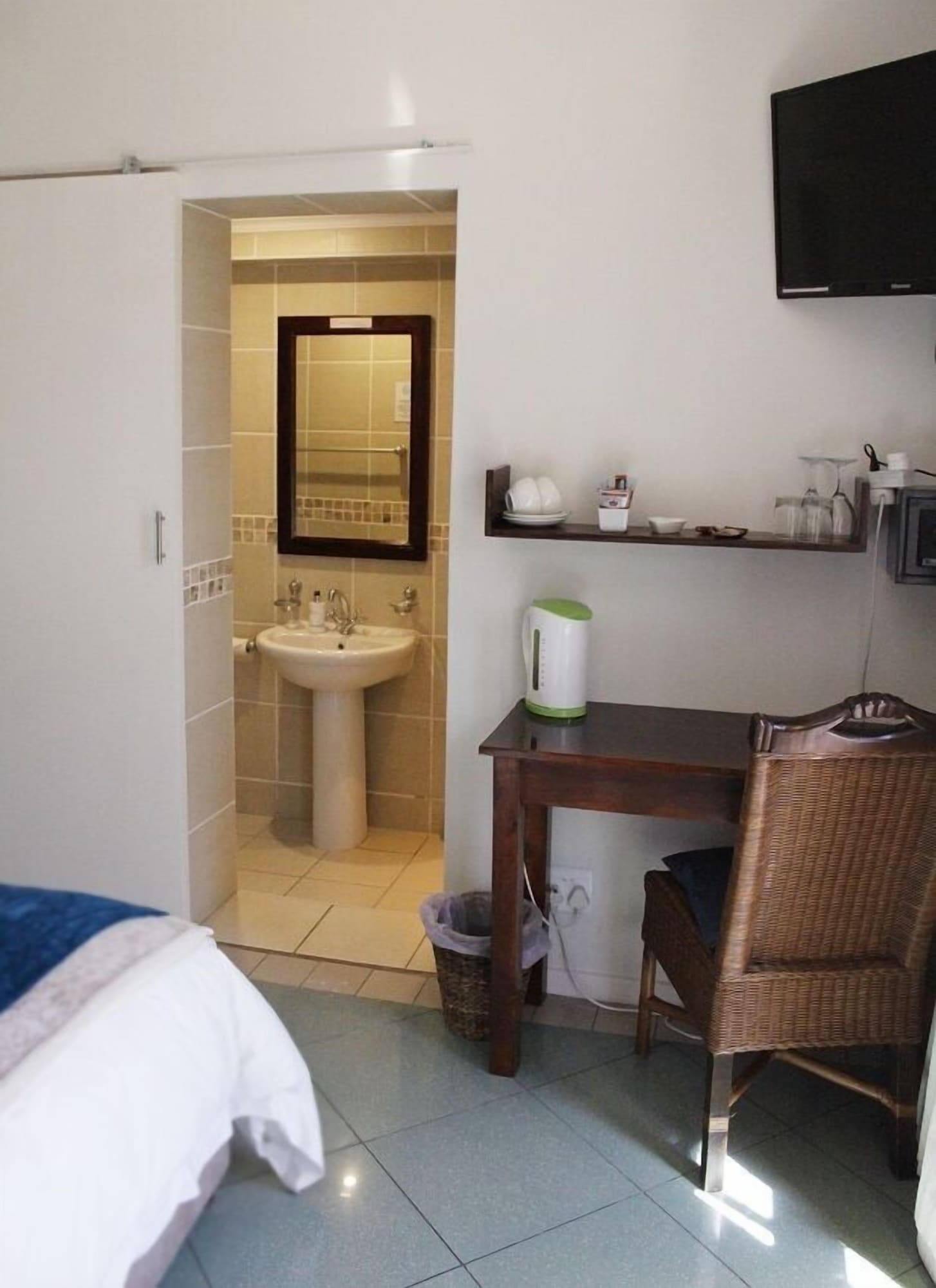 غرفة بسرير كوين، Amani Guest Lodge 2/3