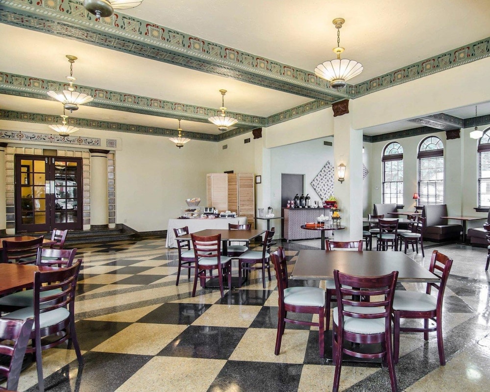 Hotel Seville 36/49