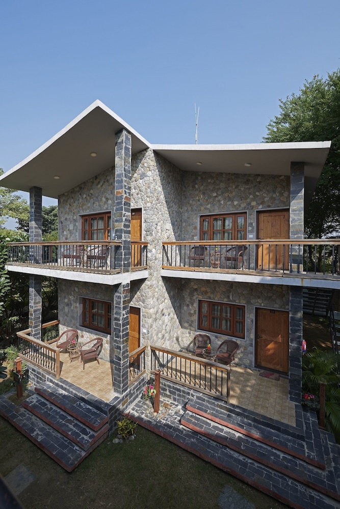 Acorn Hideaway Resort and Spacorbett 2/50