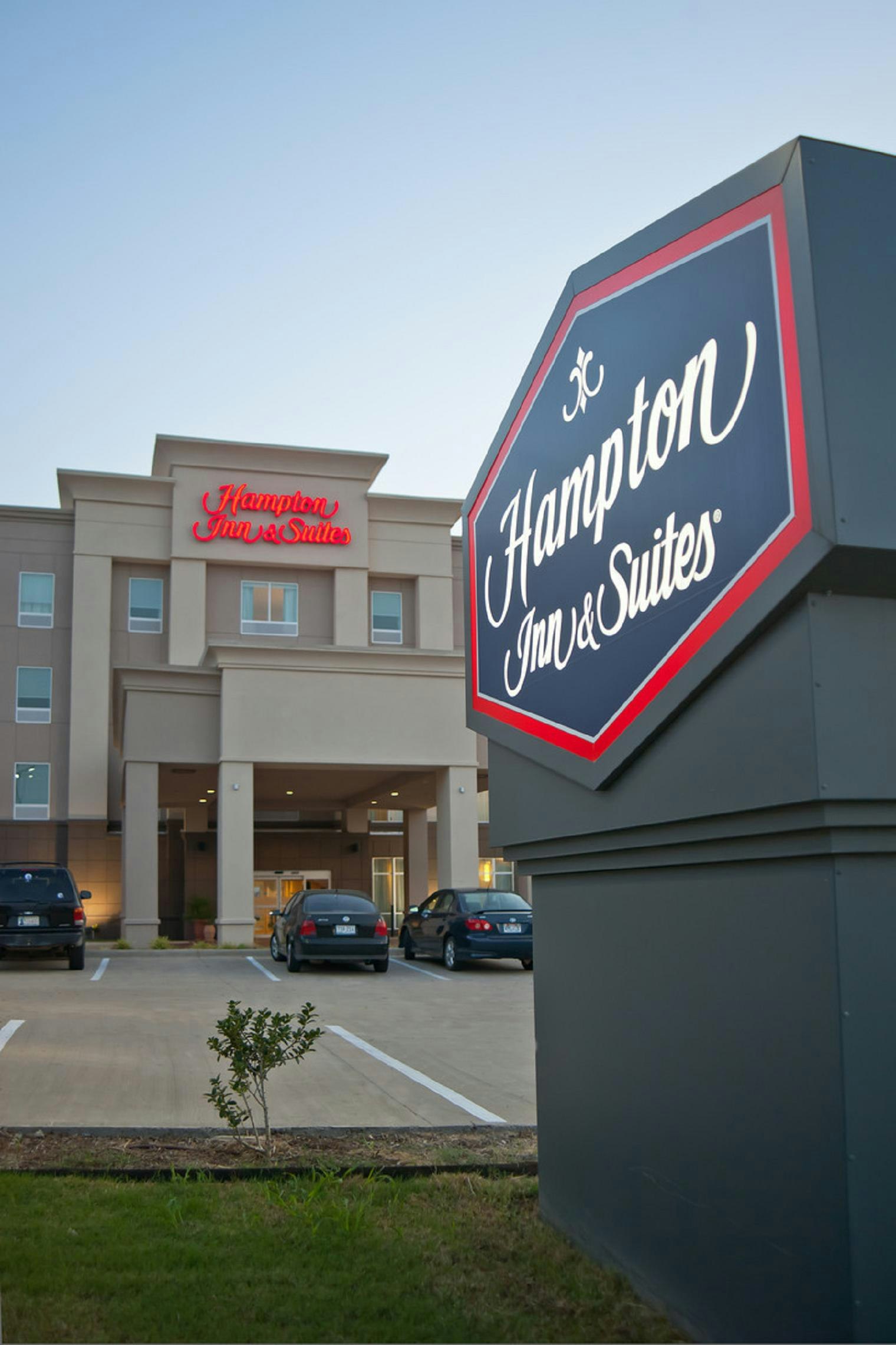 Hampton Inn and Suites Denison, TX 55/60