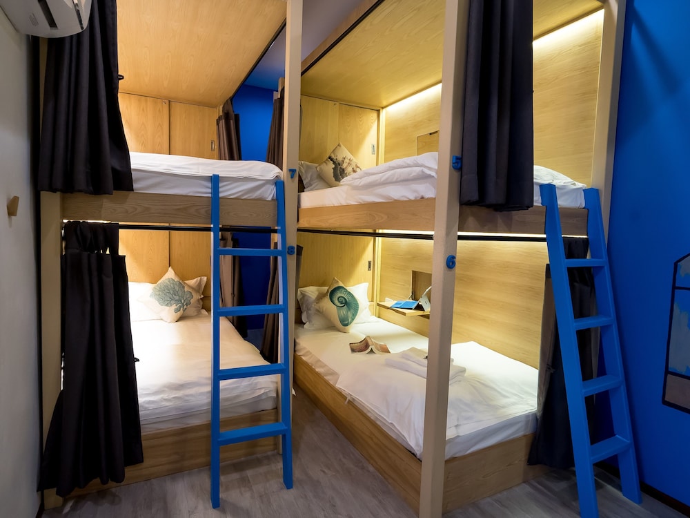 MIXED DORM, 8 BEDS