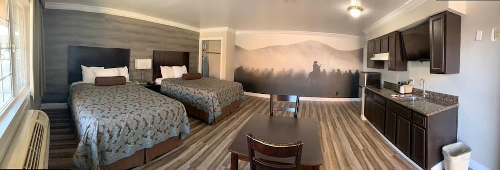 Rodeo Lodge (ex Americas Best Value Inn and Suites-Clovis/Fresno) 31/59