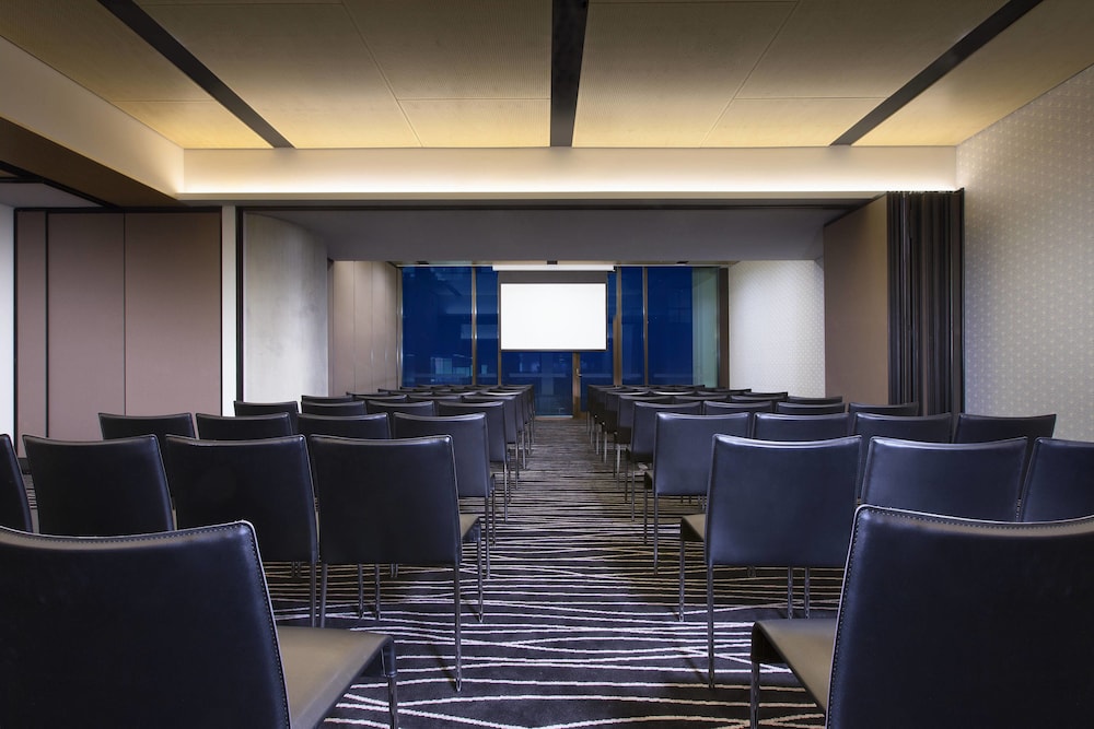 Four Points By Sheraton 40/42