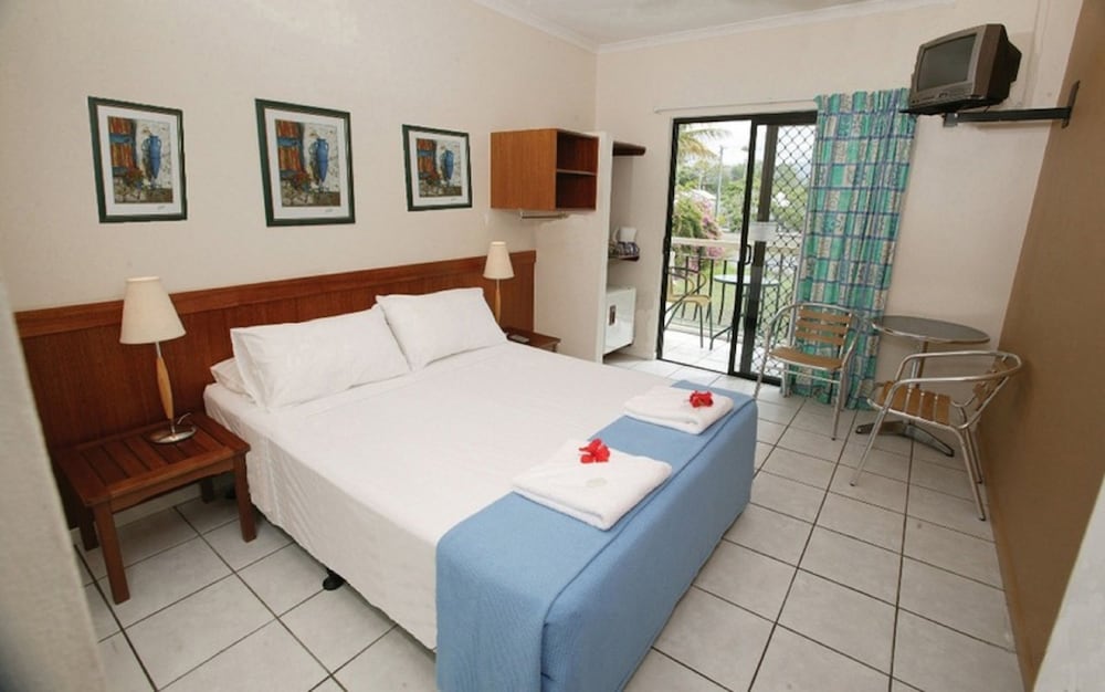 Colonial, Suite, Queen Bed
