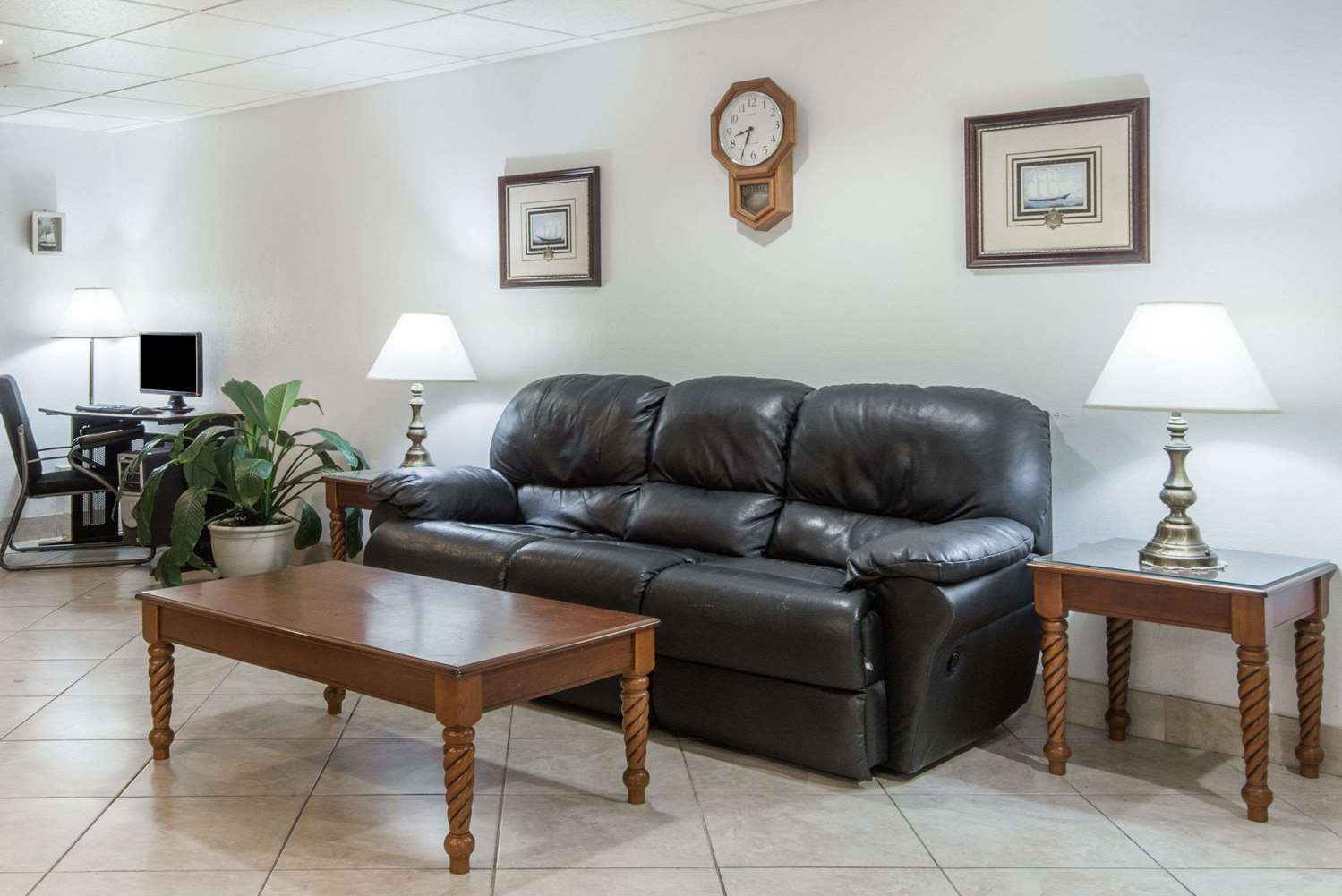 Super 8 By Wyndham Groton 4/10
