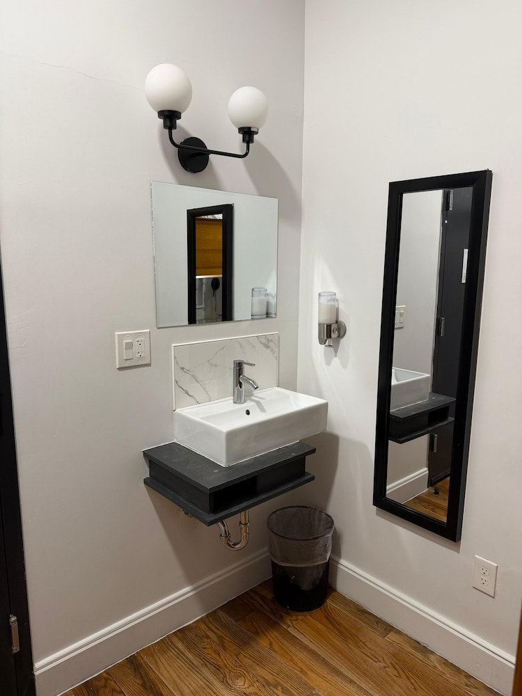 The Flat NYC 44/47