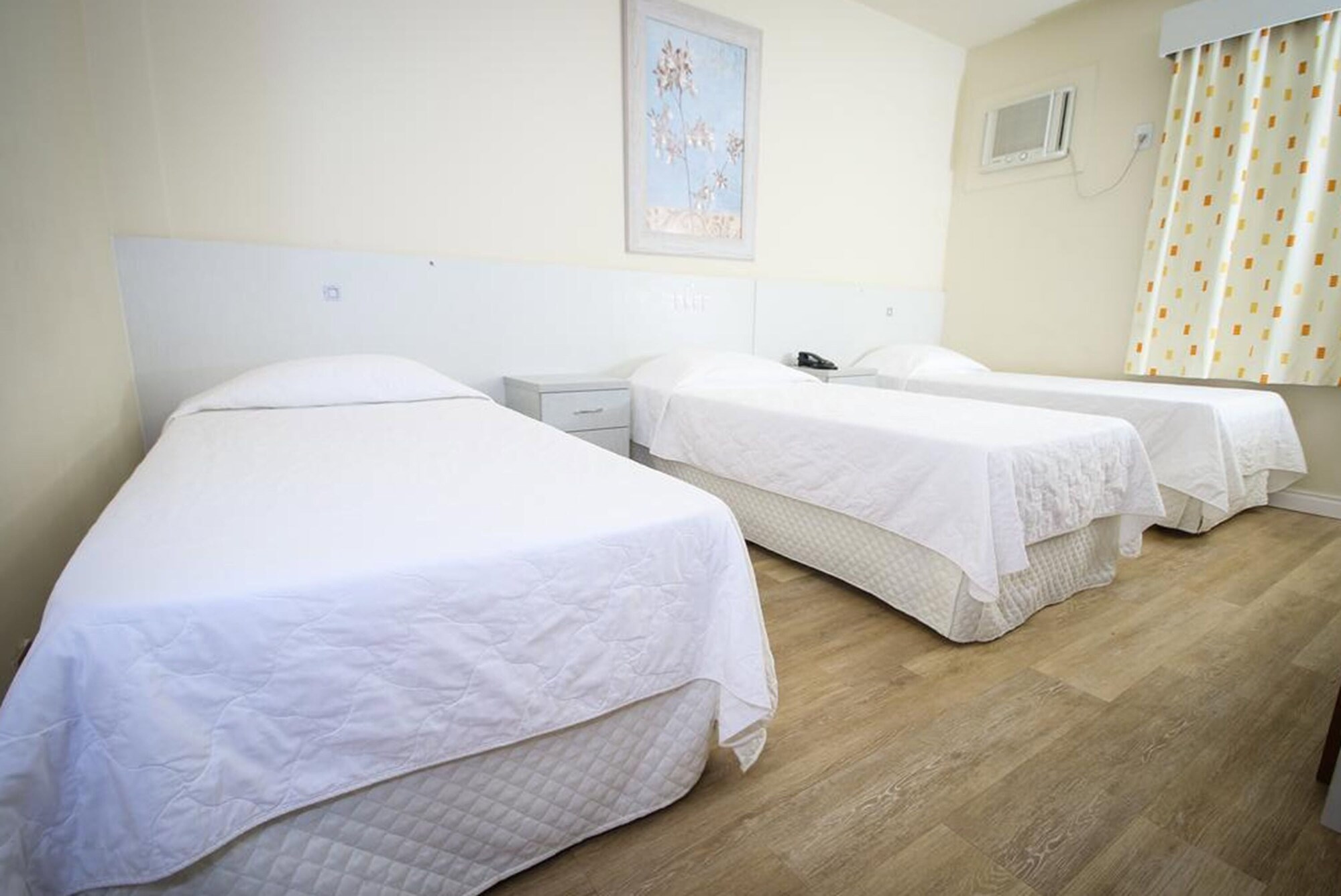 غرفة قياسية ثلاثية بثلاثة أسرّة، Hotel Geranium 4/6
